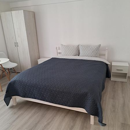 Garsoniera La Bulevard Braşov Exteriör bild